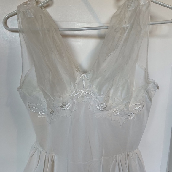 Vintage White Lace Nightgown, Robe and Slipper Set - Picture 6 of 16